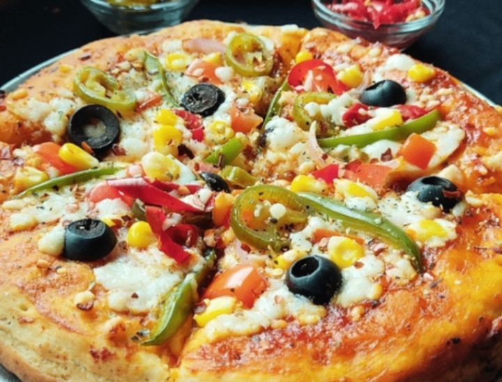 Veg Pizza in Thane