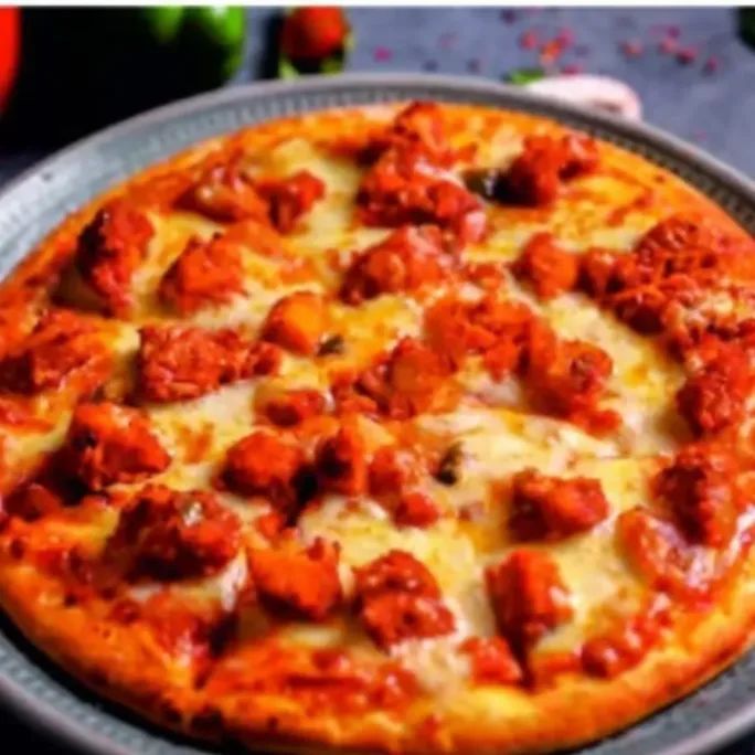 Chicken Makhani Pizza in Ahmedabad